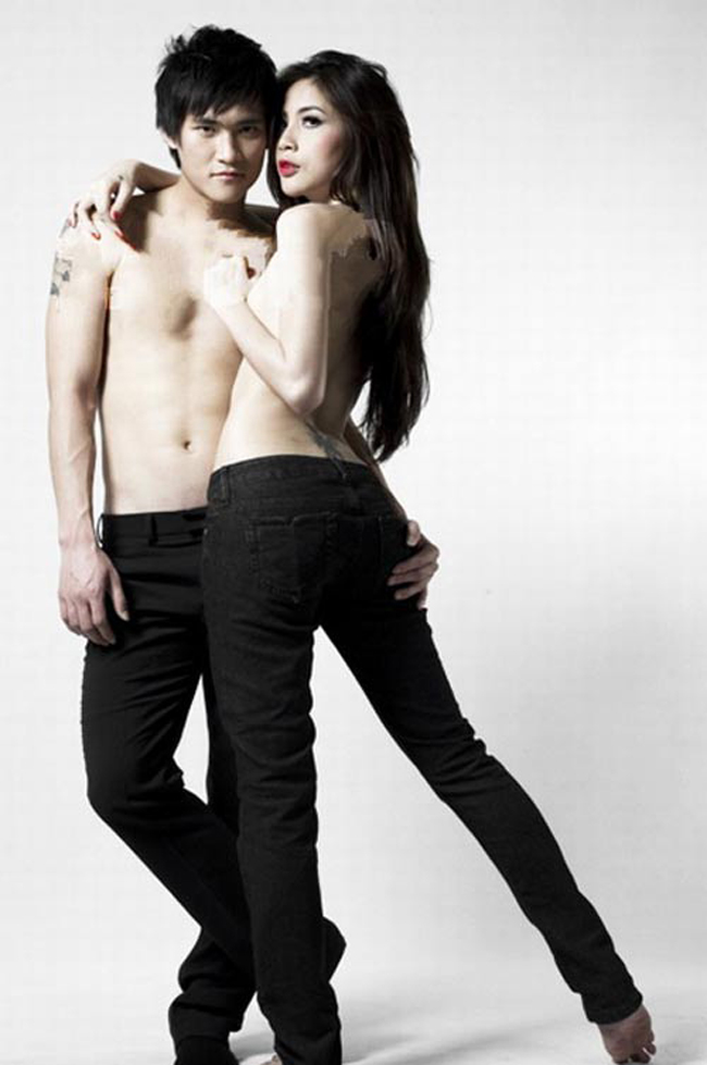 Tháng 1 năm 2010, Thủy Tiên cùng Công Vinh xuất hiện bán nude trên một tạp chí tuổi teen.